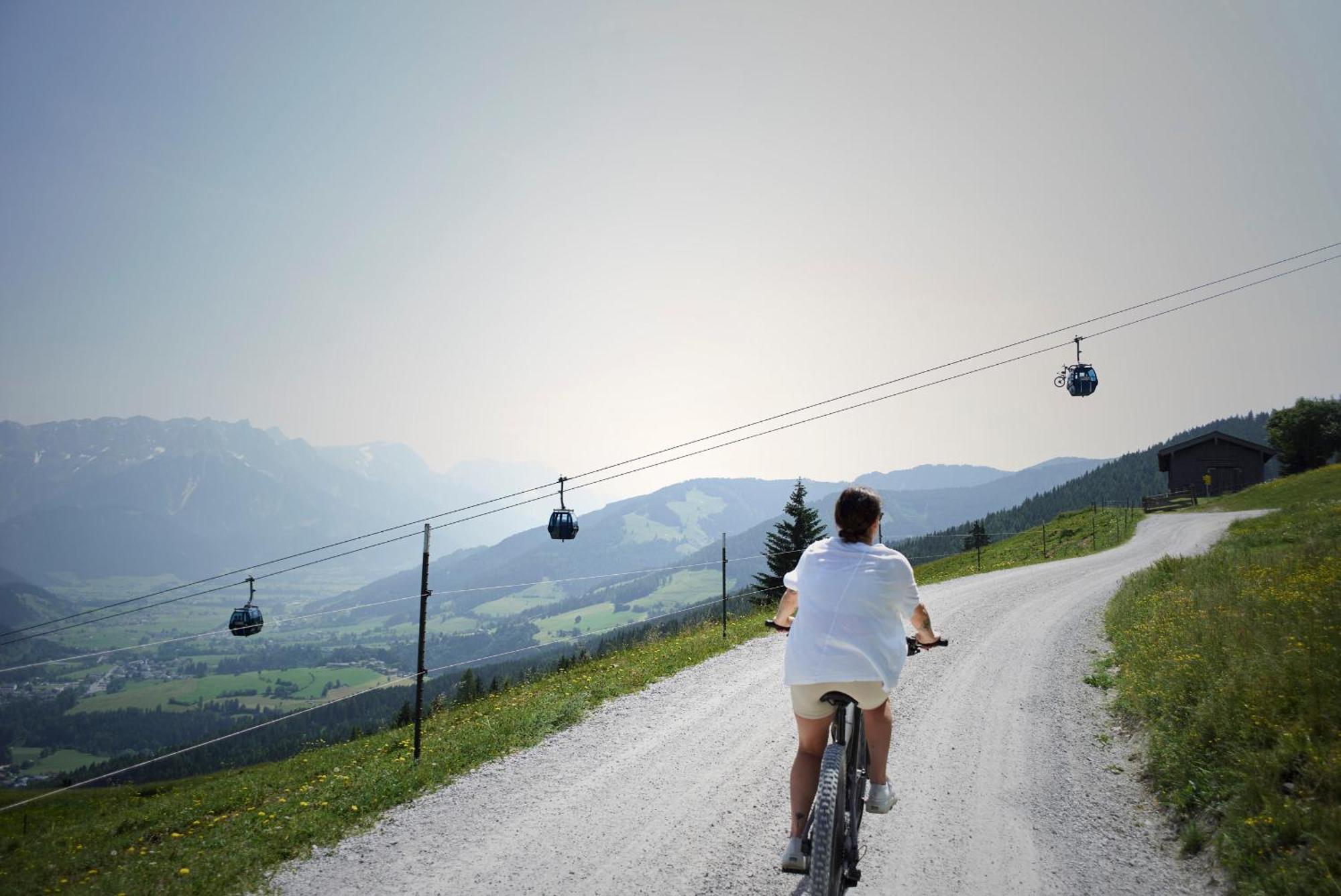 Holzhotel Forsthofalm Леоганг Экстерьер фото