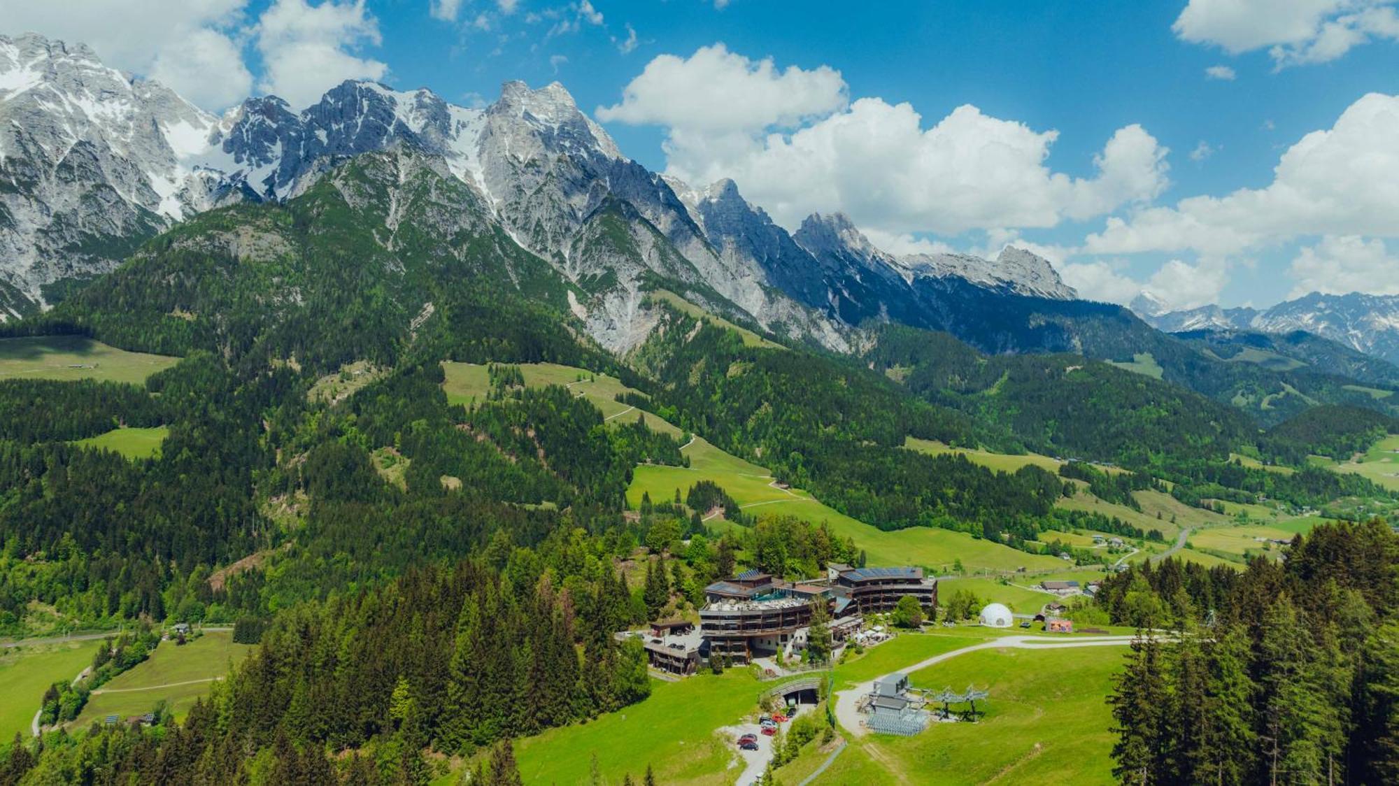 Holzhotel Forsthofalm Леоганг Экстерьер фото