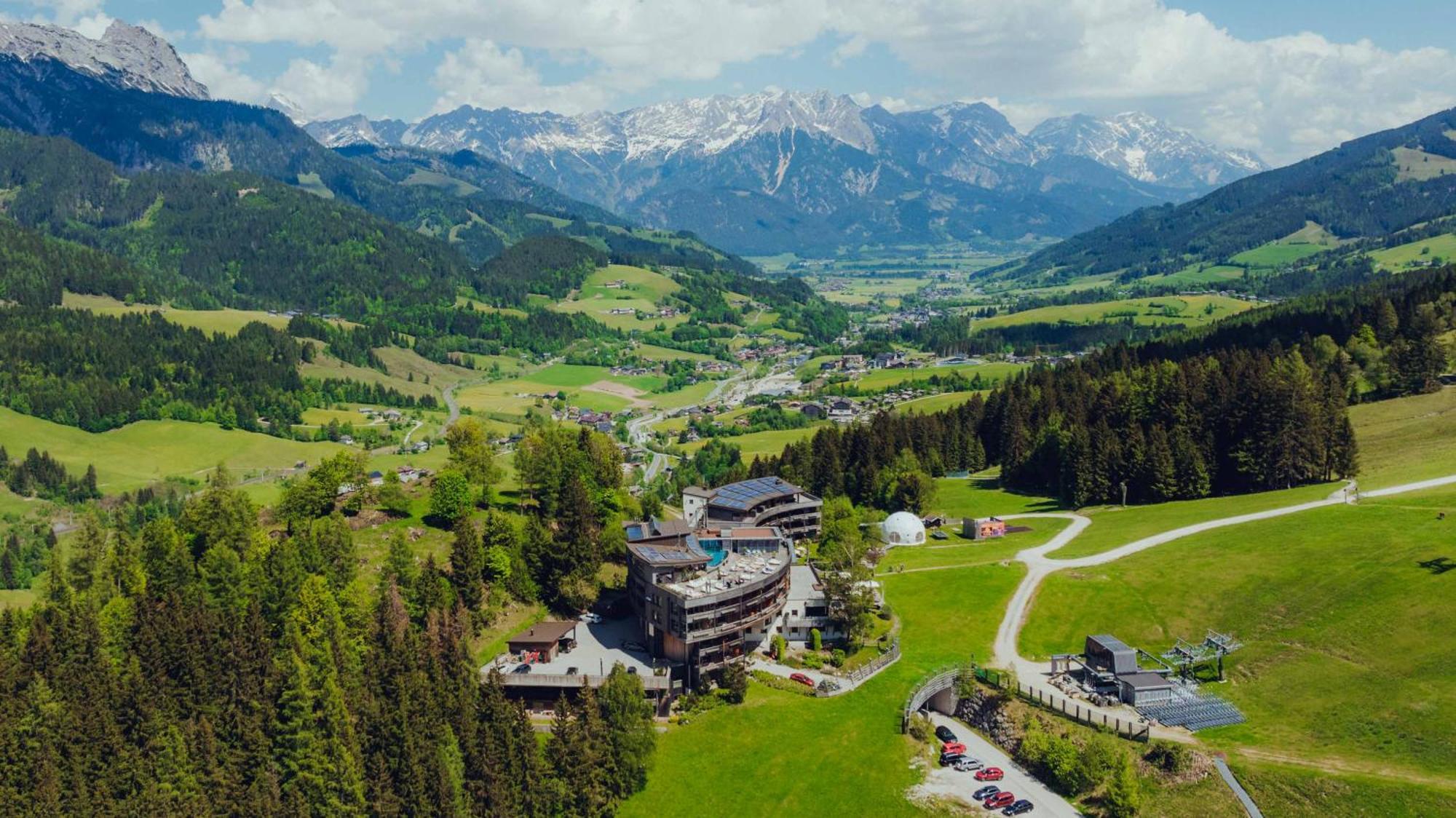 Holzhotel Forsthofalm Леоганг Экстерьер фото